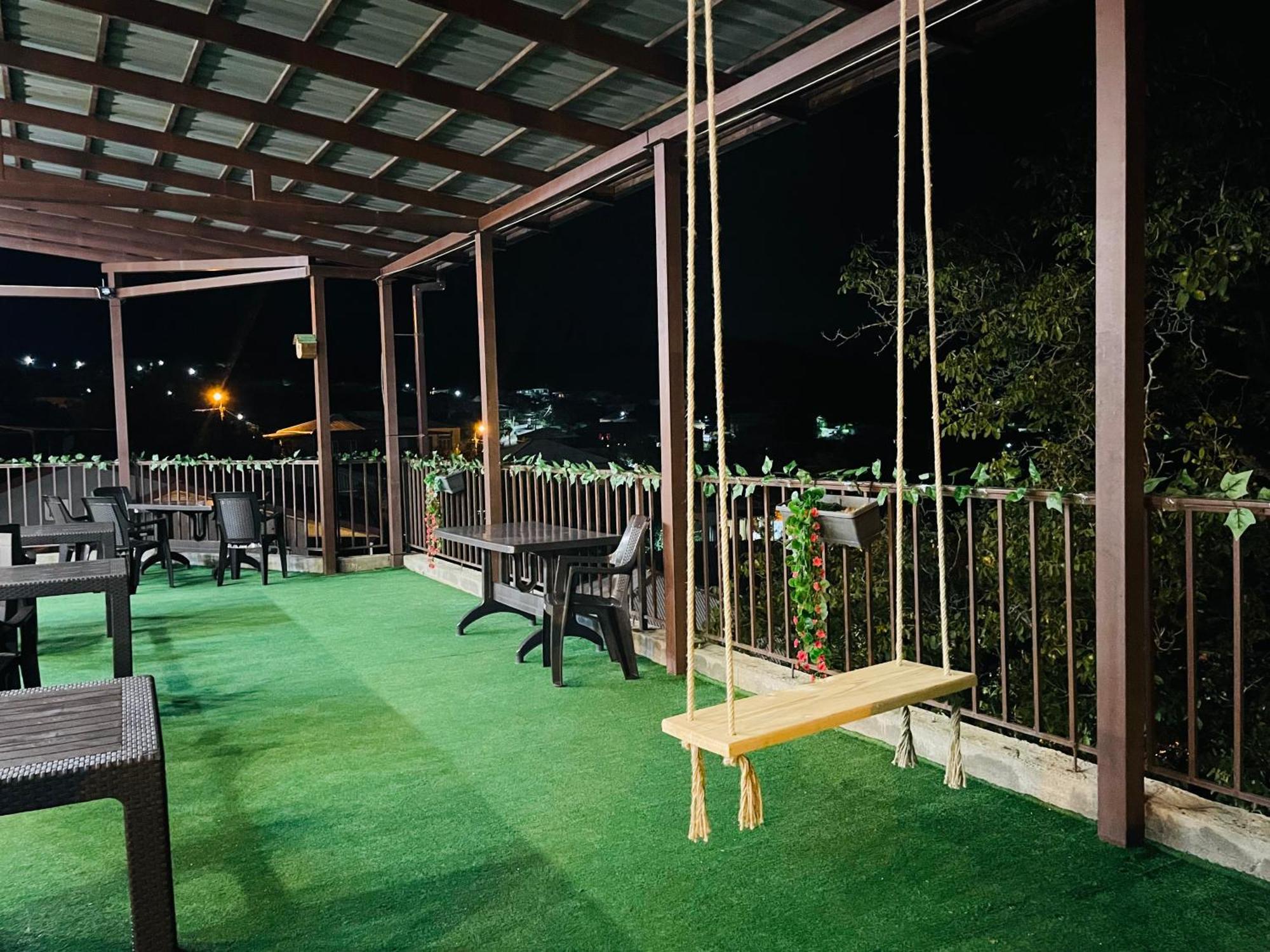 Guest House Royal Comfort With Terrace Kutaisi Exterior photo