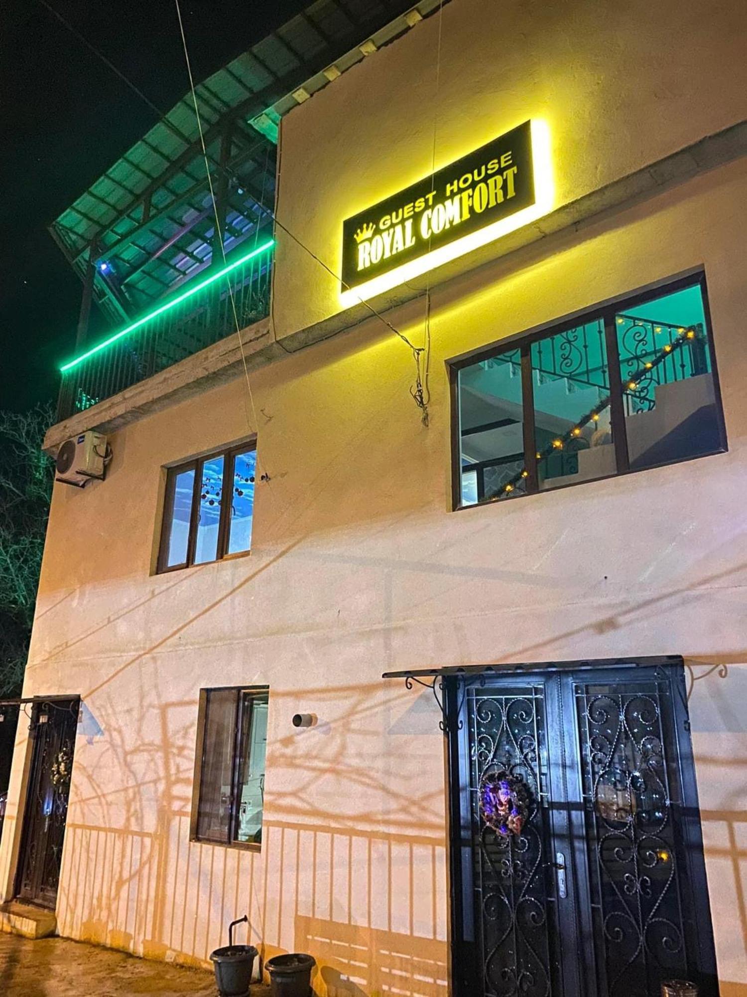Guest House Royal Comfort With Terrace Kutaisi Exterior photo